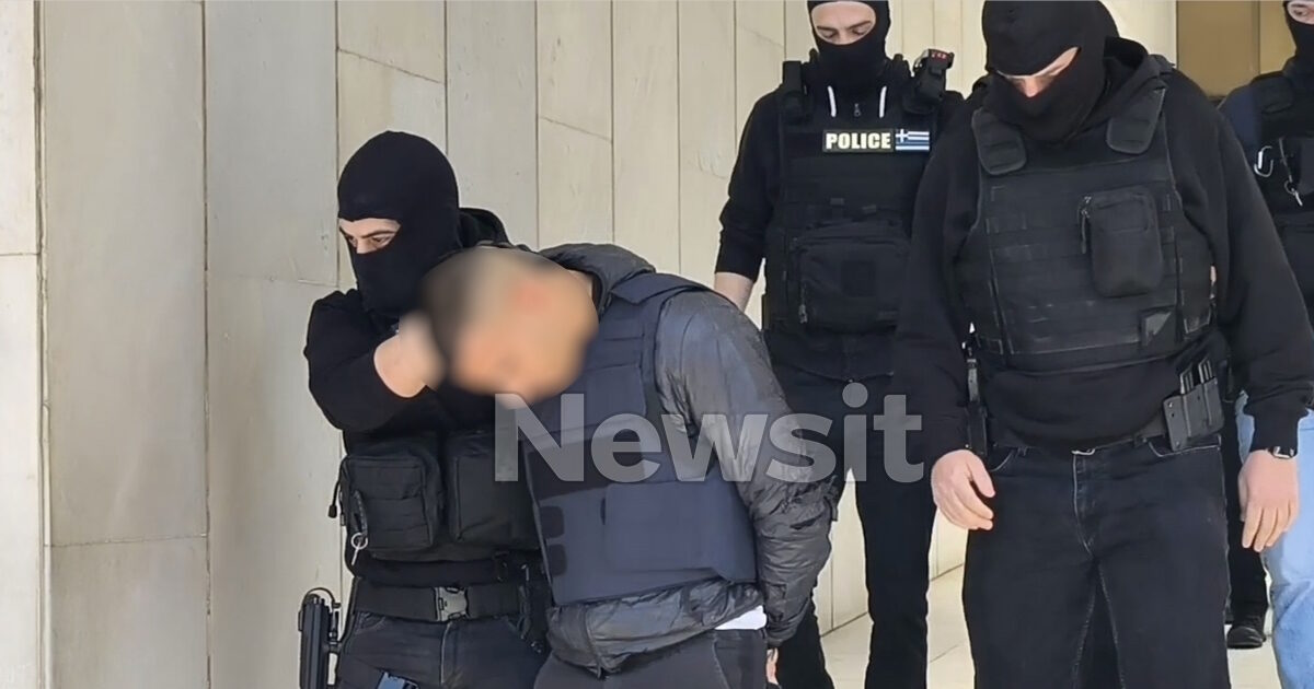 Άγιος Δημήτριος: «Είχα πάνω μου το μαχαίρι επειδή φοβόμουν» – Τι θα ισχυριστεί ο 20χρονος για το έγκλημα – Νέες αποκαλύψεις και μαρτυρίες