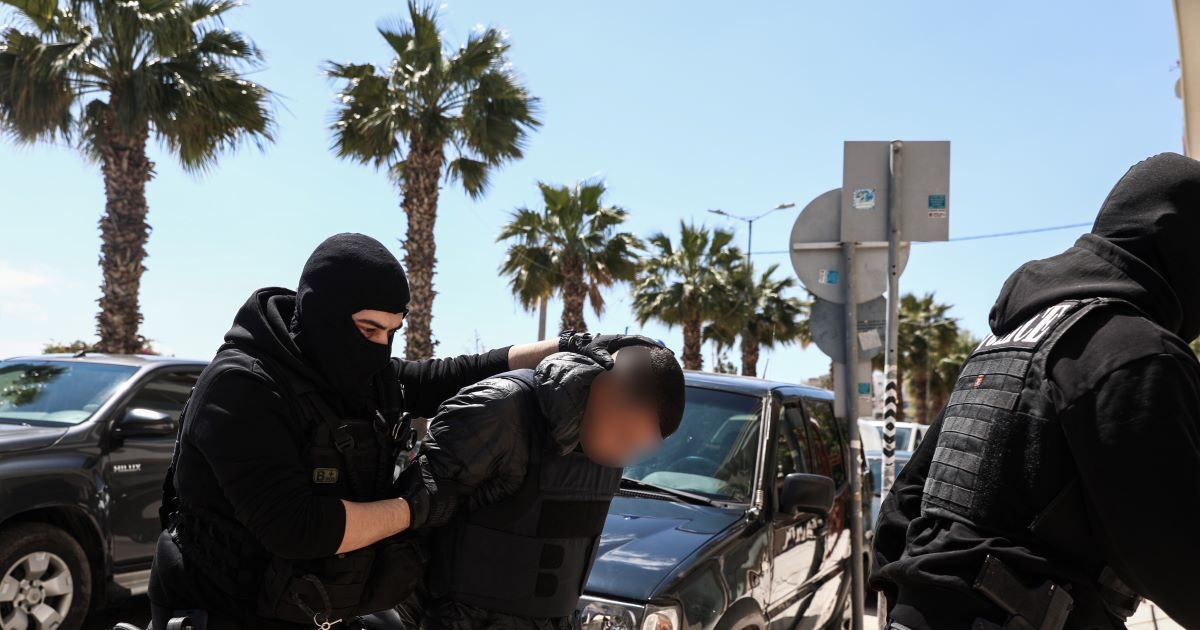 Δολοφονία στον Άγιο Δημήτριο: «Ο γιος μου δεν έχει κάνει τίποτα, είναι πολύ καλό παιδί» λέει η μητέρα του 20χρονου δράστη