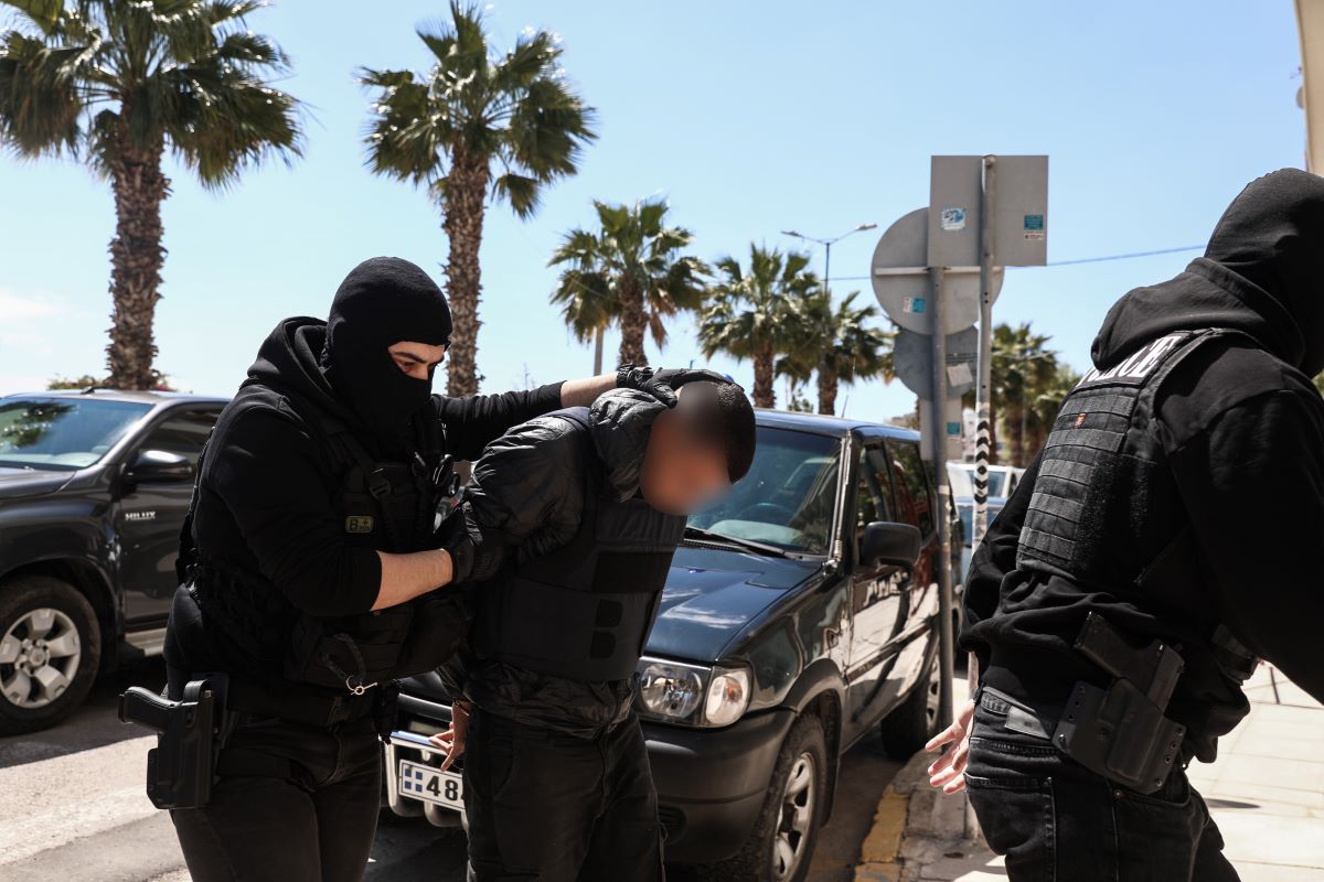 Δολοφονία στον Αγιο Δημήτριο: «Ο γιος μου δεν έχει κάνει τίποτα, είναι πολύ καλό παιδί» λέει η μητέρα του 20χρονου δράστη