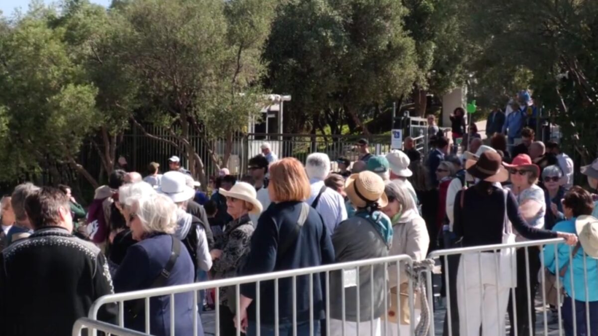 Τουρίστες στην Ακρόπολη