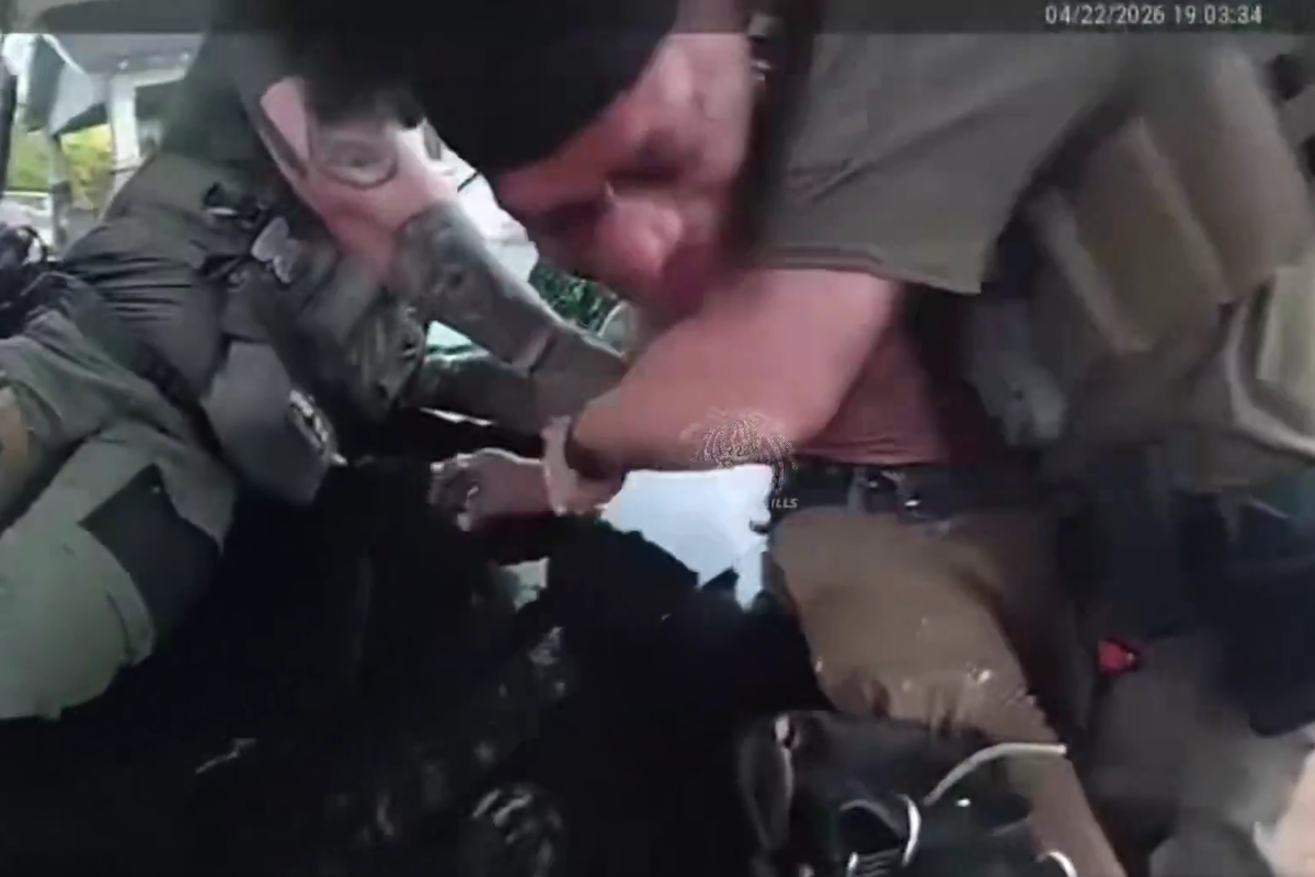 Σοκαριστικό περιστατικό στην Αλαμπάμα: Ανδρας δάγκωσε σκύλο της αστυνομίας τη στιγμή της σύλληψής του