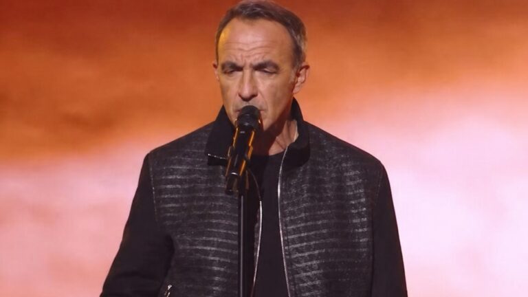 Ο Νίκος Αλιάγας τραγουδά στο γαλλικό Voice
