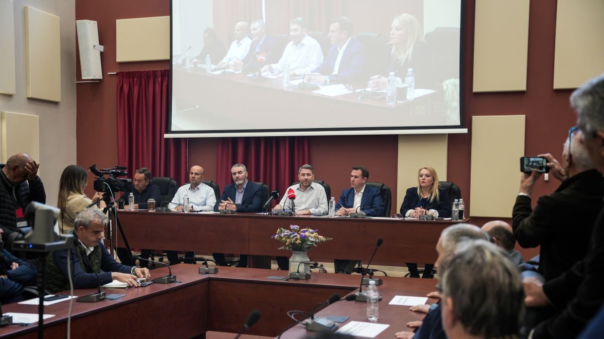 Σύσκεψη του Νίκου Ανδρουλάκη με τους κτηνοτρόφους στη Μυτιλήνη