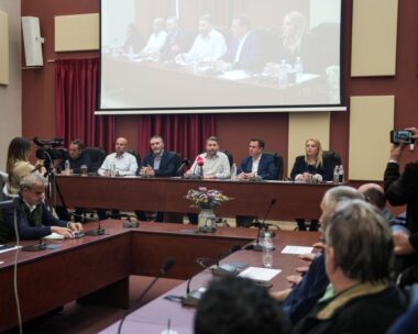 Σύσκεψη του Νίκου Ανδρουλάκη με τους κτηνοτρόφους στη Μυτιλήνη