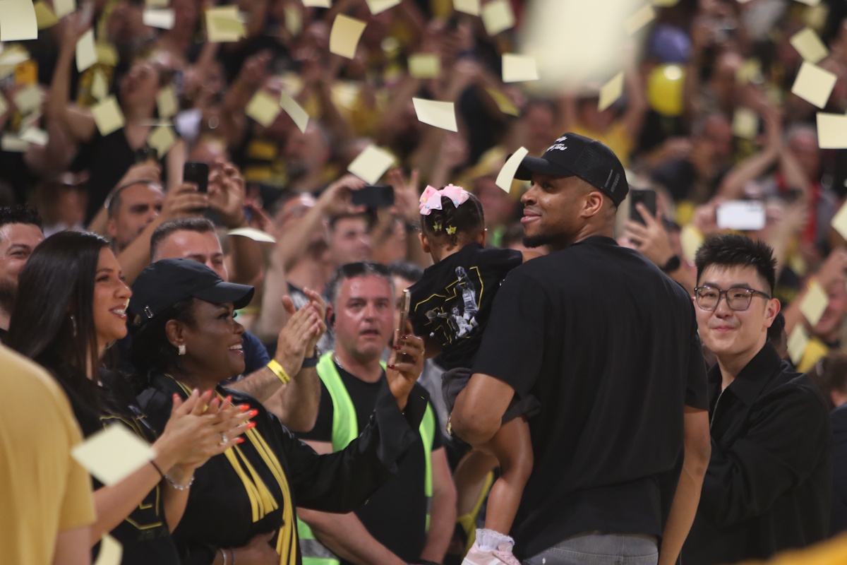 Ο Γιάννης Αντετοκούνμπο δήλωσε εντυπωσιασμένος από τους οπαδούς του Αρη Betsson: «Δεν περίμενα τέτοια υποδοχή»
