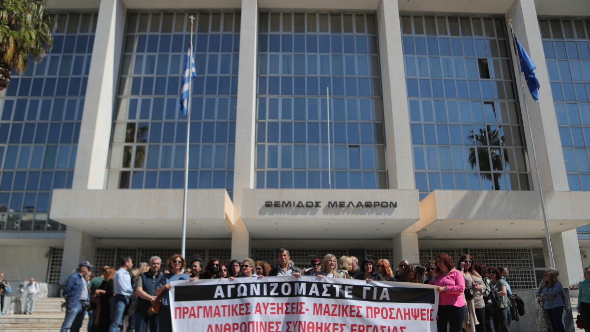 Συγκέντρωση διαμαρτυρίας από τον Σύλλογο Δικαστικών Υπαλλήλων Αθήνας για τους πυροβολισμούς στο Πρωτοδικείο