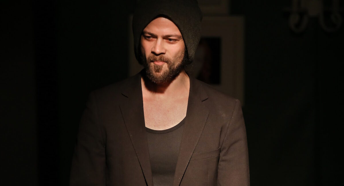 Ο σωσίας του Μπραντ Πιτ αποκαλύπτει: «Έγραψαν ότι απατούσε την Τζένιφερ Ανιστον επειδή με φωτογράφισαν με την κοπέλα μου»