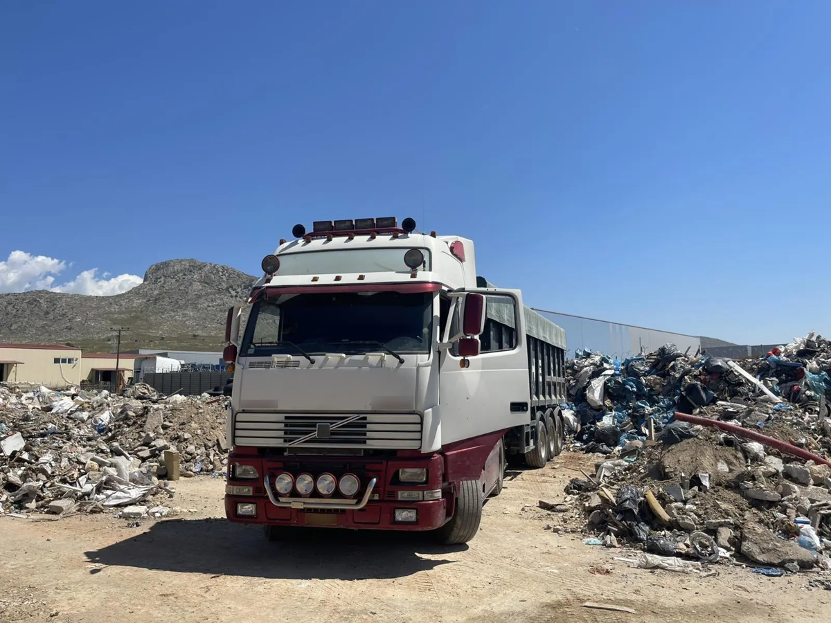 Επιχείρηση «σκούπα» στον Ασπρόπυργο - 10 συλλήψεις, όπλα σε βόθρο και ρευματοκλοπές