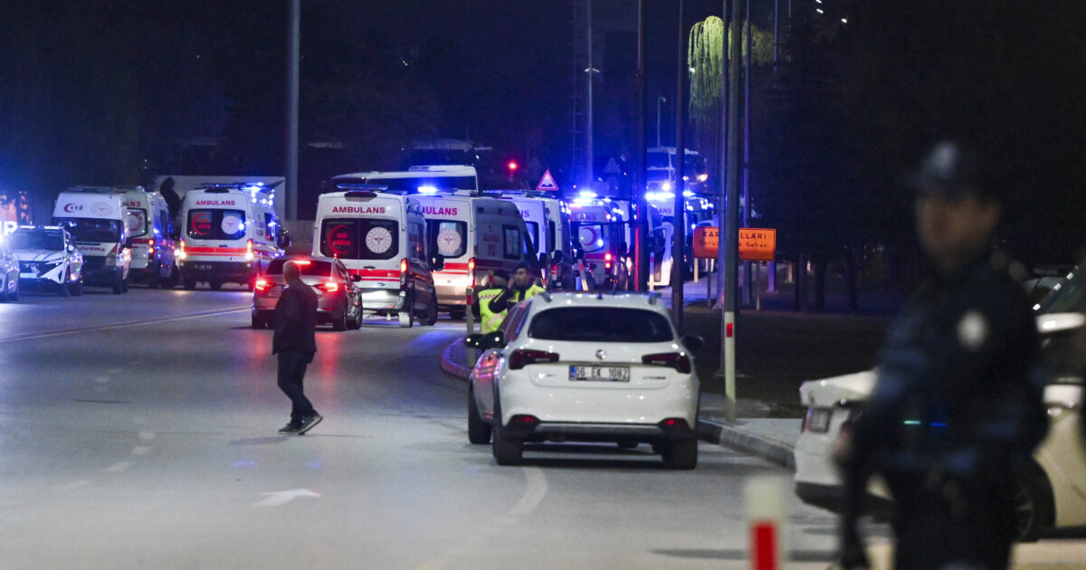 Τουρκία: Συνετρίβη στρατιωτικό ελικόπτερο στην Άγκυρα κατά τη διάρκεια εκπαιδευτικής πτήσης – 5 τραυματίες