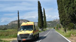 ΝΑΥΠΛΙΟ - Τροχαίο ατύχημα σημειώθηκε σήμερα 20/04 στον επαρχιακό δρόμο Ναυπλίου-Κάντιας, στο ύψος του Αγίου Λουκά, όταν ΙΧ αυτοκίνητο εξετράπη της πορείας του και κατέληξε σε ρεματιά. Σύμφωνα με τις πρώτες πληροφορίες, ο οδηγός, κάτω από αδιευκρίνιστες μέχρι στιγμής συνθήκες, έχασε τον έλεγχο του οχήματός του, με αποτέλεσμα την εκτροπή και την πτώση εκτός δρόμου. Από το ατύχημα τραυματίστηκε και μεταφέρθηκε για την παροχή ιατρικής βοήθειας. Τα ακριβή αίτια του τροχαίου διερευνά η Τροχαία Ναυπλίου. (Βασίλης Παπαδόπουλος / Eurokinissi)