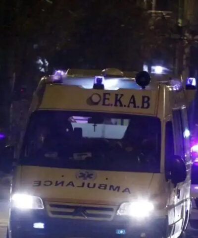 Ασθενοφόρο και περιπολικό