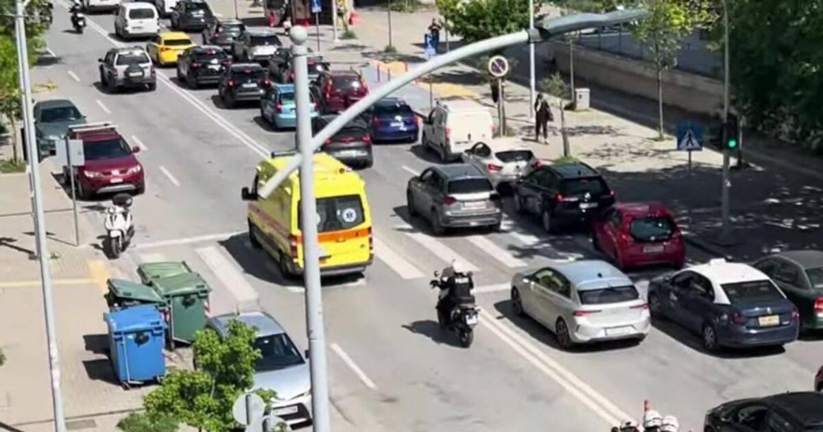 Κοζάνη: «Γέφυρα ζωής» για 5χρονο αγοράκι με κρανιοεγκεφαλικές κακώσεις – Έφτασε από τα Μάλγαρα στο Ιπποκράτειο σε 18 λεπτά