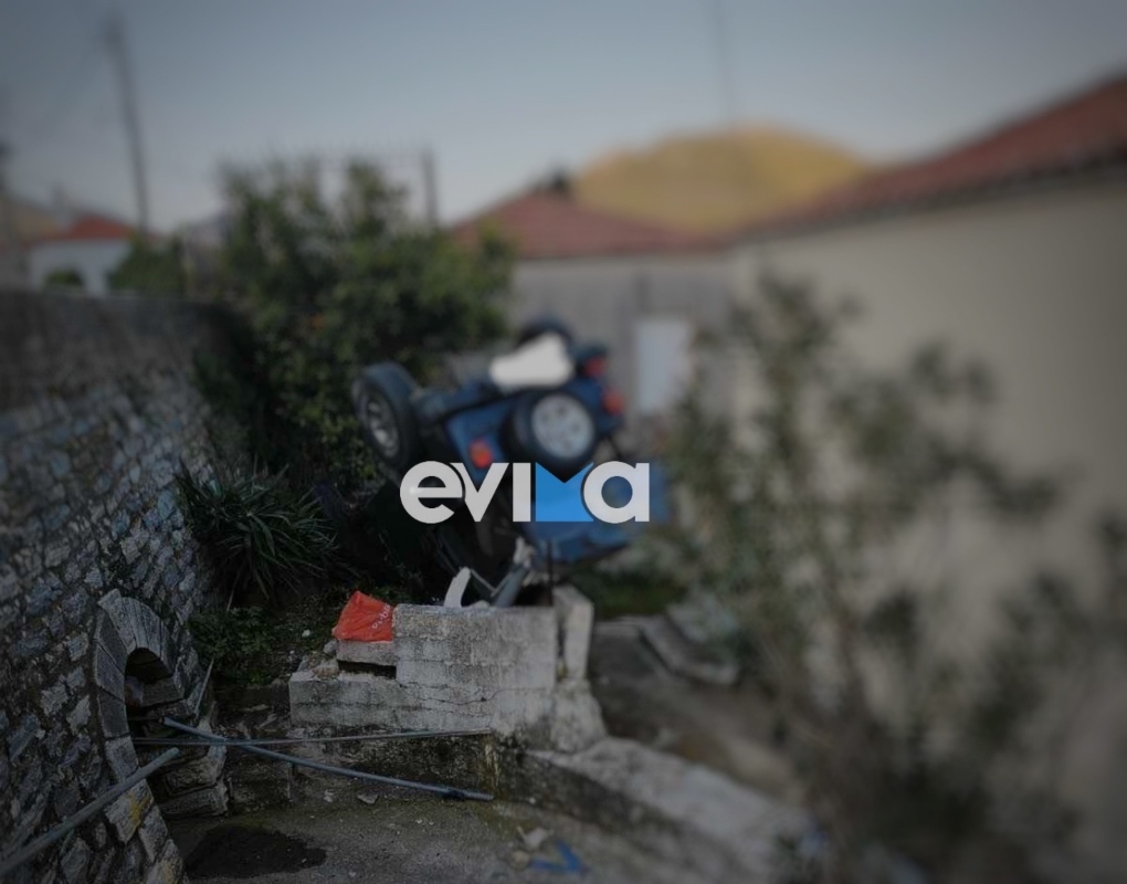 Το τζιπ που έπεσε σε αυλή σπιτιού