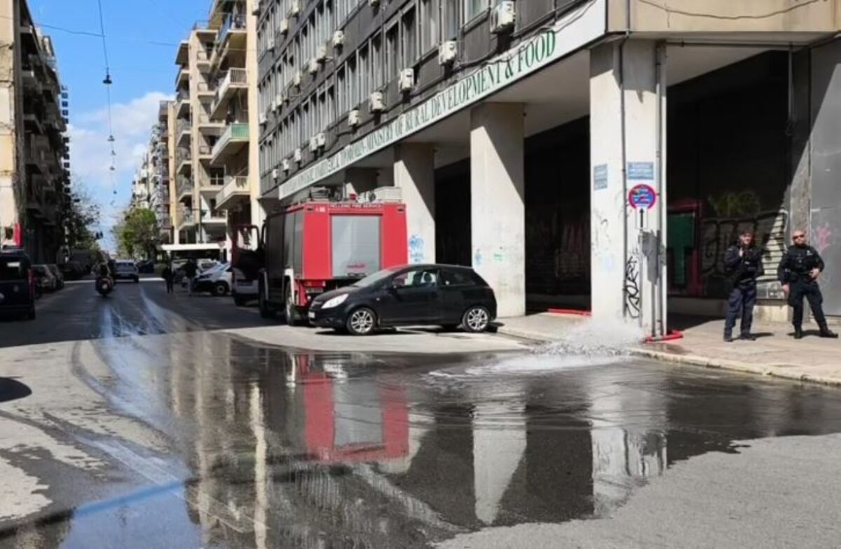 Αχαρνών: Συνεχίζεται η άντληση υδάτων - Σταδιακά επανέρχεται το ρεύμα