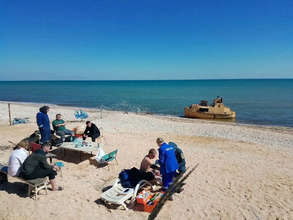 Τα μέλη του πληρώματος ενός φορτηγού πλοίου που ναυάγησε στην Αζοφική Θάλασσα, σώθηκαν και τους παρέχεται βοήθεια στις ακτές του τμήματος της περιφέρειας Χερσόν που ελέγχεται από τη Ρωσία