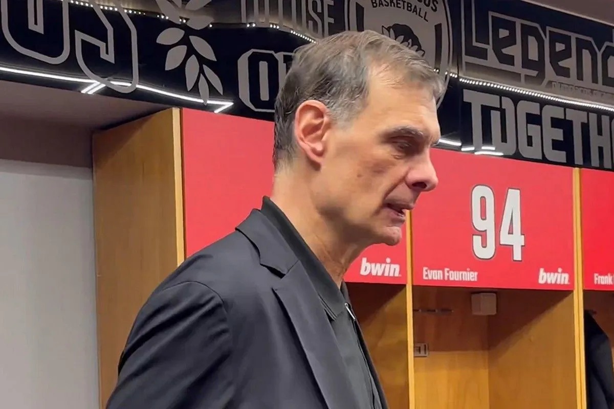 Μπαρτζώκας στα αποδυτήρια του Ολυμπιακού: Κεφάλια κάτω και ας ετοιμαστούμε για το δεύτερο παιχνίδι