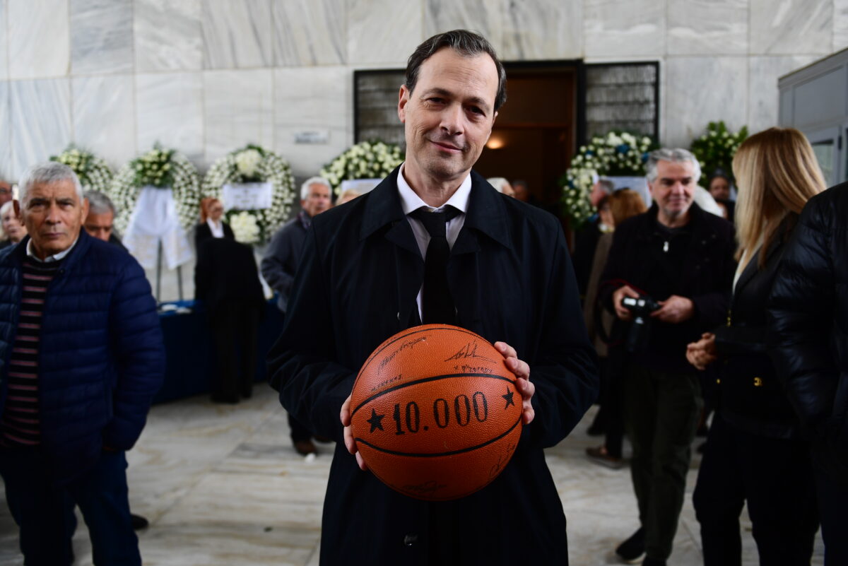 ΕΙΚΟΝΕΣ ΑΠΟ ΤΗΝ ΚΗΔΕΙΑ ΤΟΥ ΒΑΣΙΛΗ ΓΚΟΥΜΑ.(ΔΗΜΗΤΡΗΣ ΜΠΙΡΝΤΑΧΑΣ