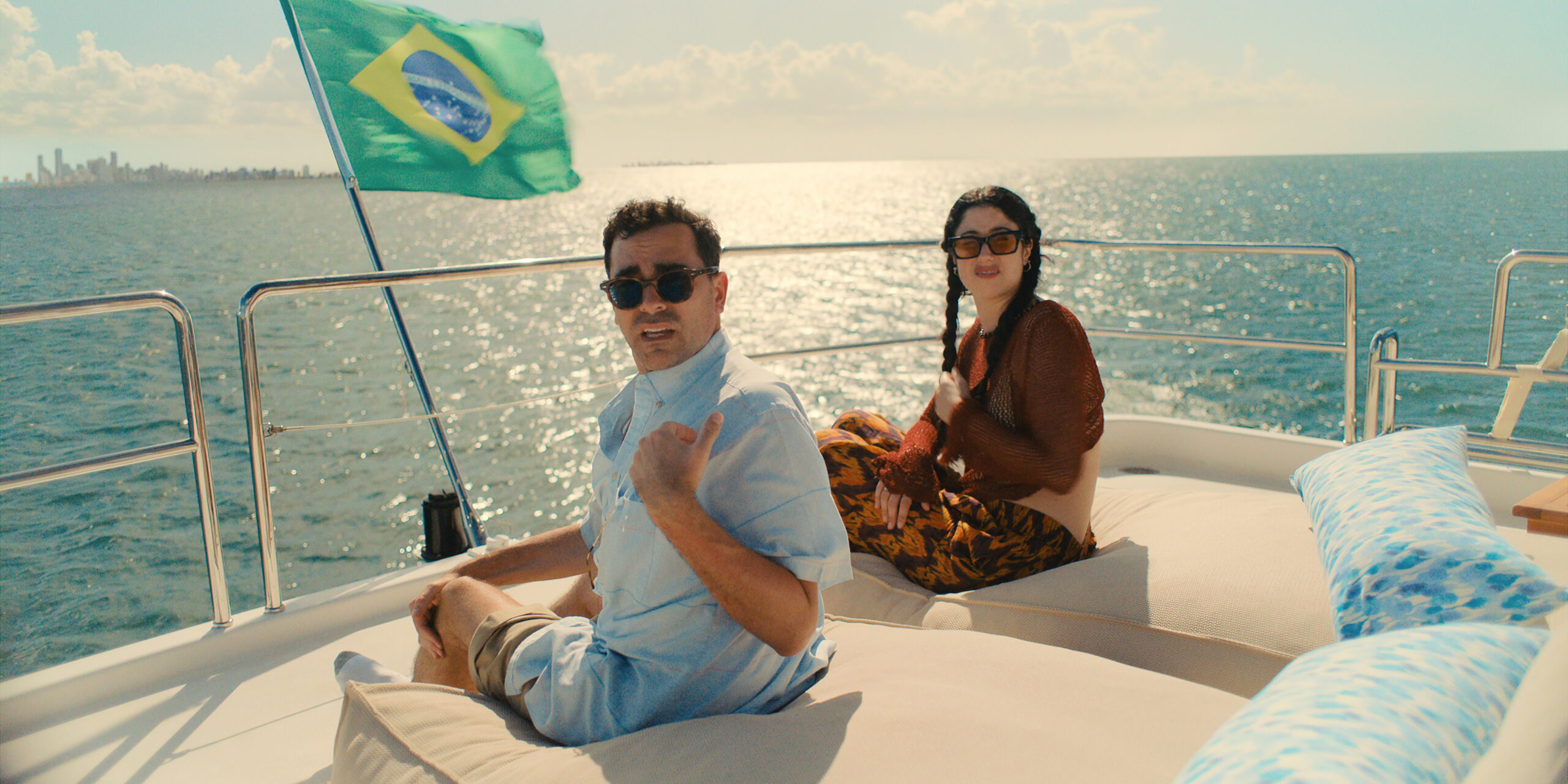 BIG MISTAKES. (L to R) Dan Levy as Nicky and Taylor Ortega as Morgan in Episode 107 of Big Mistakes. Cr. Courtesy of Netflix © 2026