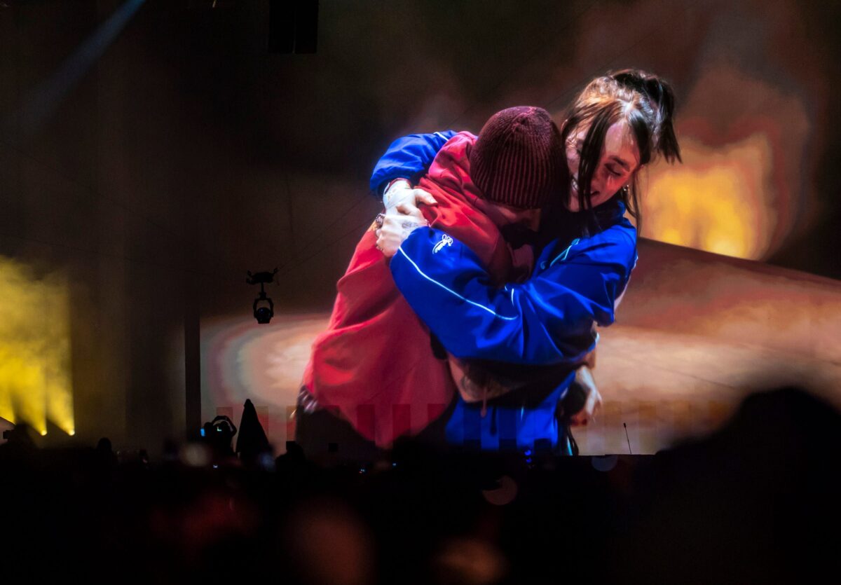 Η αγκαλιά του Τζάστιν Μπίμπερ και της Μπίλι Άιλις