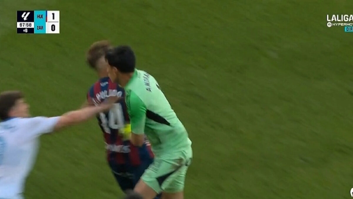 Χαμός στην Ισπανία: Ο τερματοφύλακας της Σαραγόσα ξάπλωσε με μπουνιά τον αρχηγό της Ουέσκα