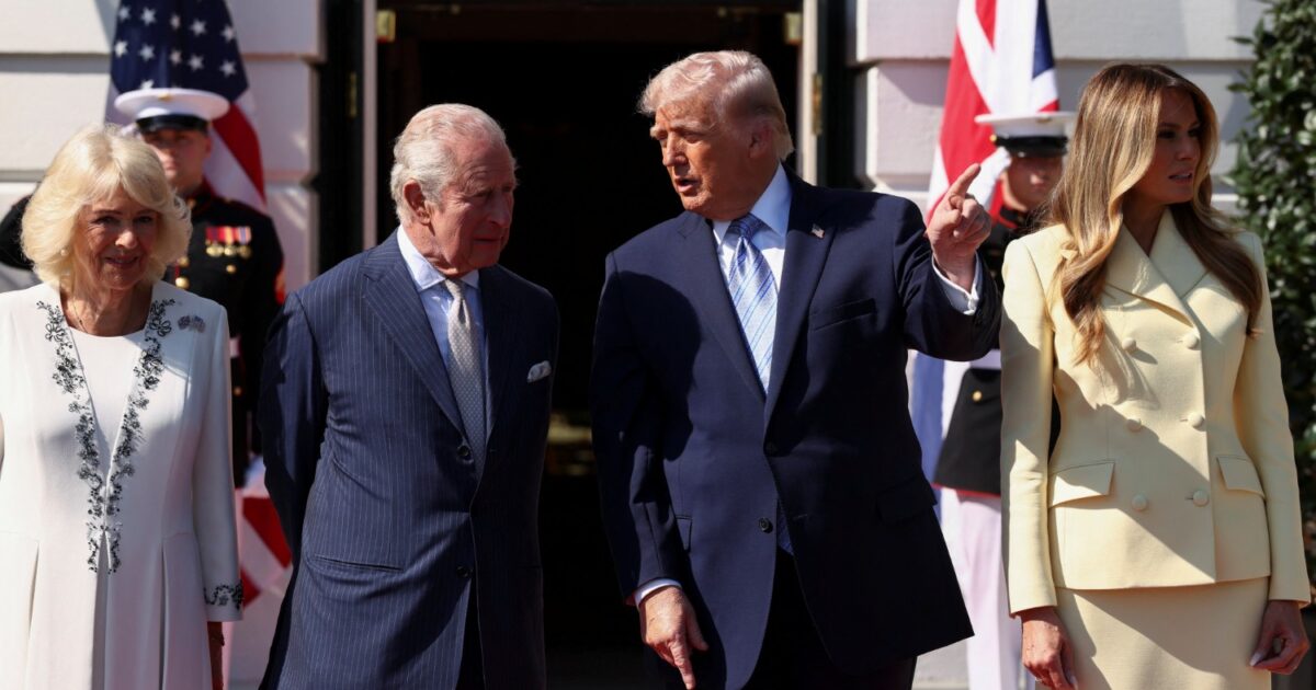 Λευκός Οίκος: Η ιστορική καρφίτσα Cartier της Ελισάβετ, που φόρεσε η βασίλισσα Καμίλα και έκλεψε τις εντυπώσεις
