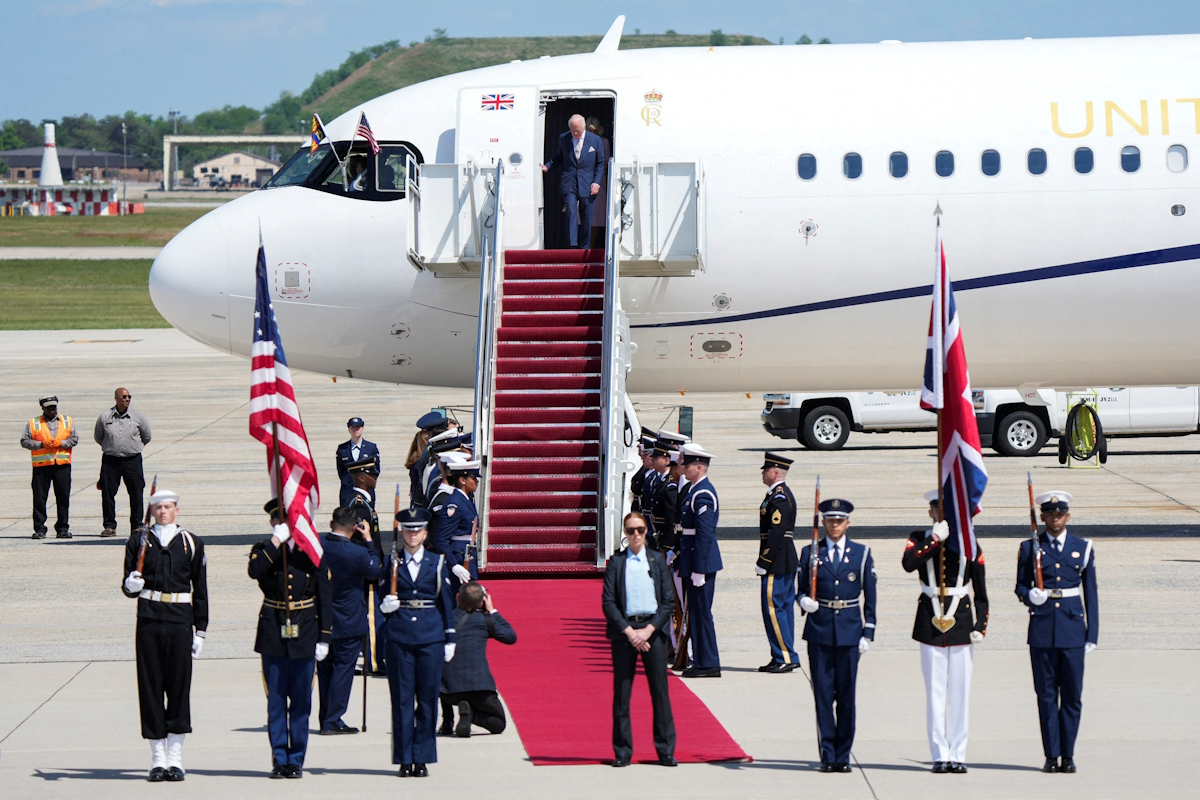 Ο βασιλιάς της Βρετανίας, Κάρολος στην αεροπορική βάση Andrews στο Μέριλαντ των ΗΠΑ