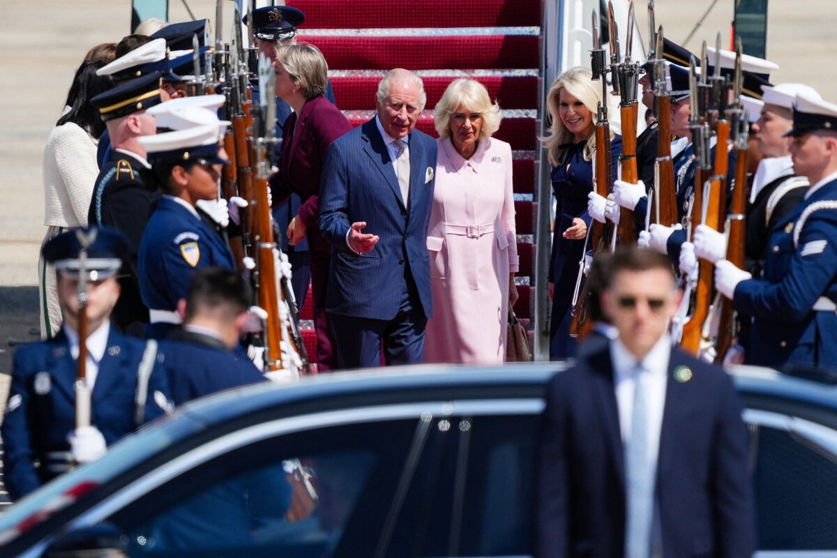 Κάρολος και Καμίλα φτάνουν στην Ουάσινγκτον