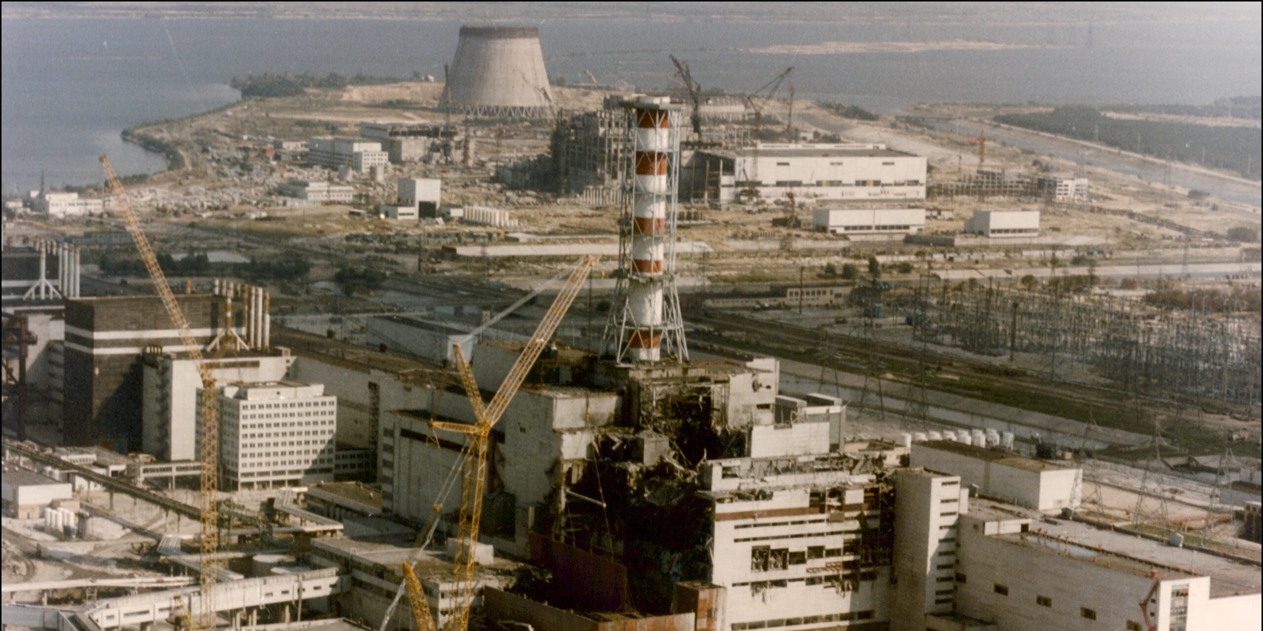 O πυρηνικός σταθμός του Τσερνομπίλ τρεις ημέρες μετά την έκρηξη στις 29 Απριλίου 1986