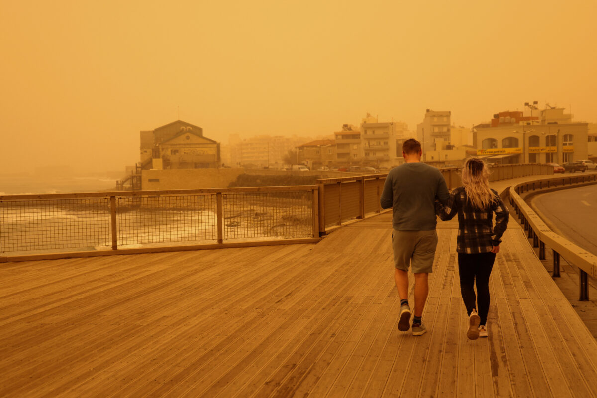 Καιρός: Η αφρικανική σκόνη επιμένει - Υψηλές θερμοκρασίες και αποπνικτική ατμόσφαιρα