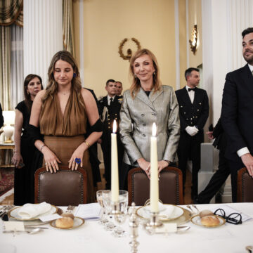 Η κόρη του Κυριάκου Μητσοτάκη, Δάφνη Μητσοτάκη και η πρόεδρος της Ένωσης Ελλήνων Εφοπλιστών, Μελίνα Τραυλού