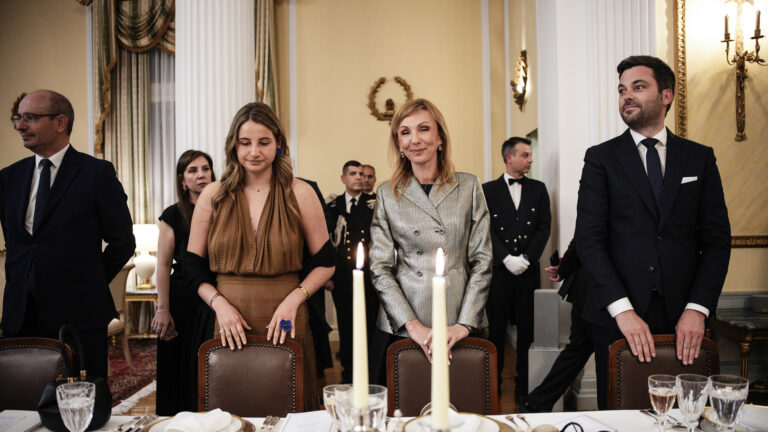 Η κόρη του Κυριάκου Μητσοτάκη, Δάφνη Μητσοτάκη και η πρόεδρος της Ένωσης Ελλήνων Εφοπλιστών, Μελίνα Τραυλού