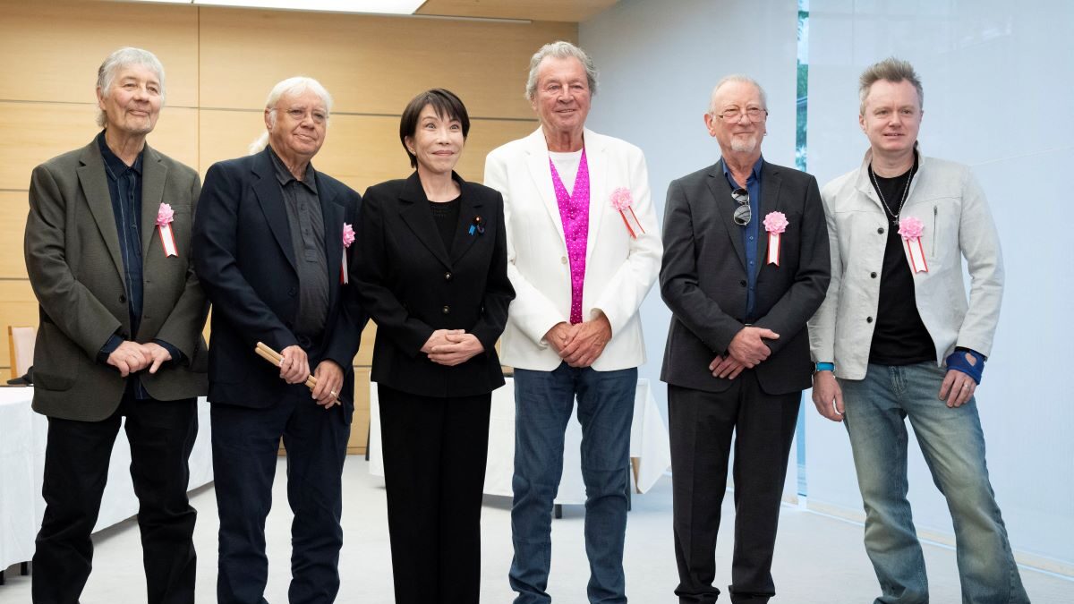 Οι Deep Purple με την πρωθυπουργό της Ιαπωνίας