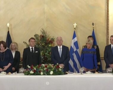 Τασούλας σε Μακρόν: «Σήμερα, χαράσσουμε συντεταγμένα τη σύμπλευσή μας» – Μακρόν: «Ελλάς, Γαλλία, συμμαχία» είπε στα ελληνικά