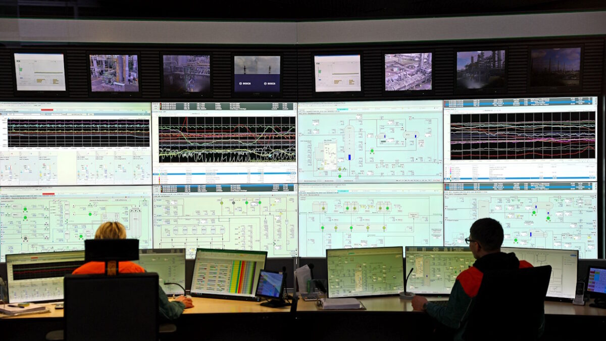 Employees work at the control room of the PCK refinery, a crude oil processing facility supplying gasoline, jet fuel, diesel and fuel oil, in Schwedt/Oder, Germany, March 31, 2026. REUTERS/Lisi Niesner