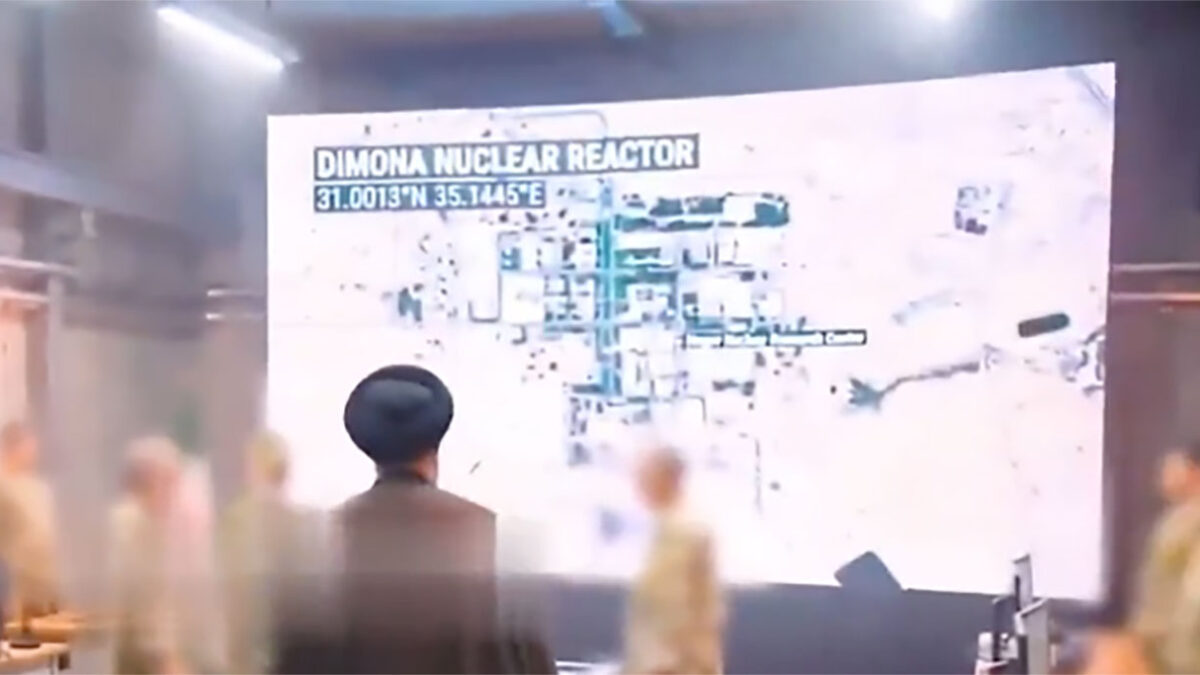 Το Ιράν απειλεί με βίντεο ΑΙ και πρωταγωνιστή τον Μοτζτάμπα Χαμενεΐ τον εμβληματικό πυρηνικό αντιδραστήρα της Ντιμόνα στο Ισραήλ