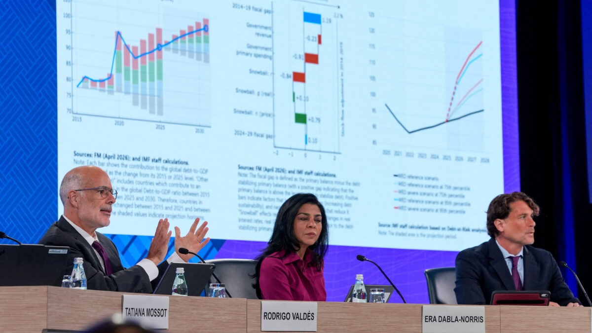 Στελέχη του τμήματος δημοσιονομικών υποθέσεων του ΔΝΤ