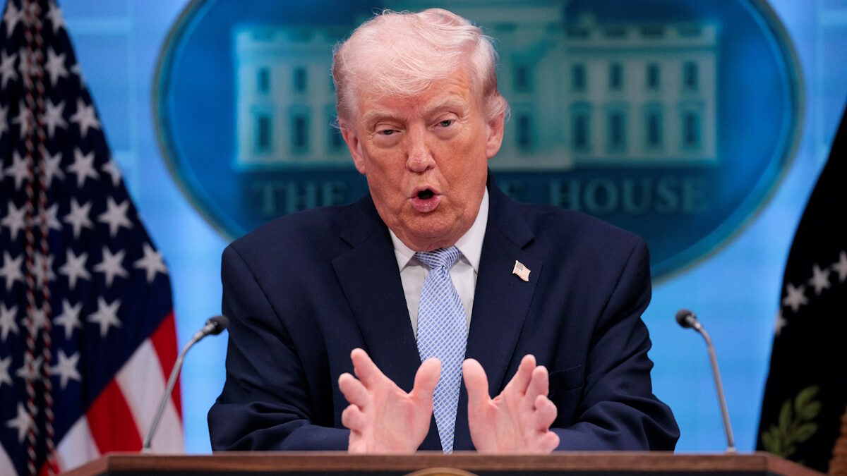 Ο πρόεδρος των ΗΠΑ Ντόναλντ Τραμπ παραχωρεί συνέντευξη Τύπου στην αίθουσα «James S. Brady» στο Λευκό Οίκο