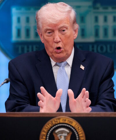 Ο πρόεδρος των ΗΠΑ Ντόναλντ Τραμπ παραχωρεί συνέντευξη Τύπου στην αίθουσα «James S. Brady» στο Λευκό Οίκο