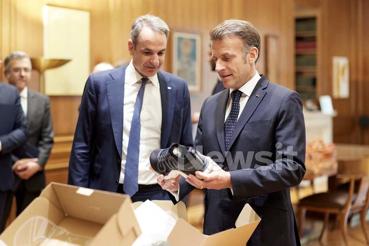 Το ελληνικό δώρο - έκπληξη του Μητσοτάκη στον Μακρόν