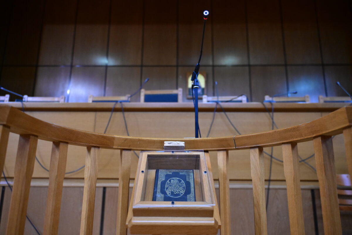 Τέμπη: Μετ' εμποδίων η δίκη για τους ελεγκτές Εθνικής Αρχής Διαφάνειας, απεβίωσε ο ένας από τους δύο κατηγορούμενους