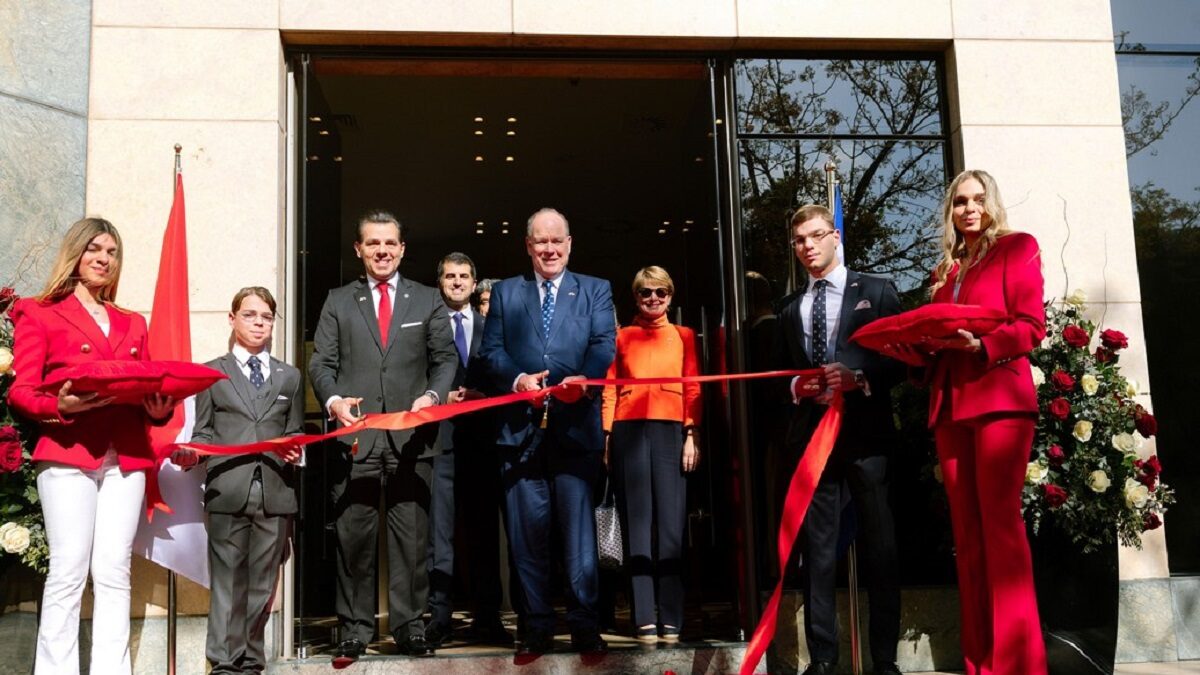 Ο πρίγκιπας Αλβέρτος του Μονακό στα εγκαίνια του Επίτιμου Προξενείου του Πριγκιπάτου στην Κηφισιά