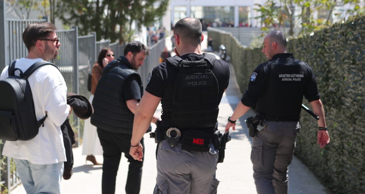 Αστυνομικοί στη Λουκάρεως