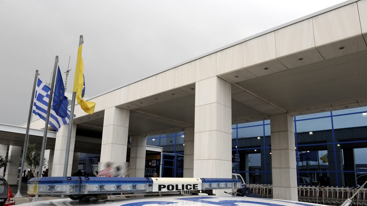 Περιπολικό της ελληνικής αστυνομίας στο αεροδρόμιο «Ελευθέριος Βενιζέλος»