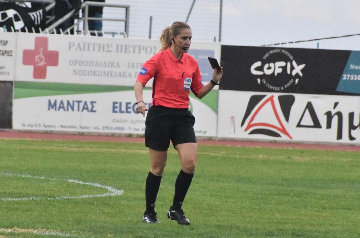 Η Ελένη Αντωνίου