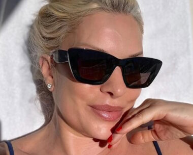 Η Ελένη Μενεγάκη έκανε ηλιοθεραπεία στη Μάλαγα της Ισπανίας