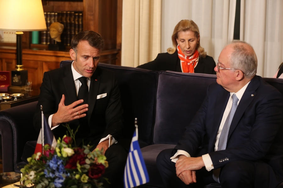 Εμανουέλ Μακρόν και Κωνσταντίνος Τασούλας