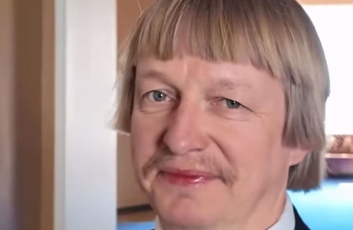 Rain Epler: Διαδικτυακός ντόρος με τον Εσθονό πολιτικό με κούρεμα Playmobil