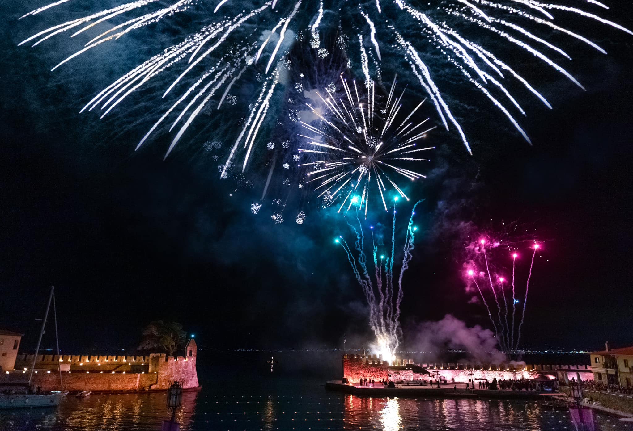 Πυροτεχνήματα στην Αιτωλοακαρνανία μετά το «Χριστός Ανέστη»