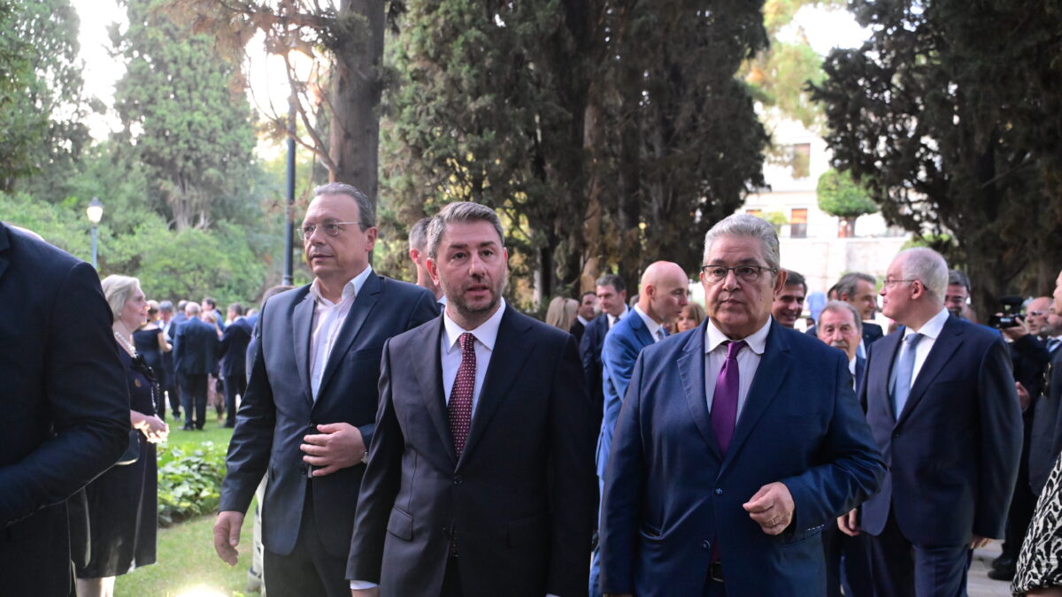 Φάμελλος, Ανδρουλάκης και Κουτσούμπας