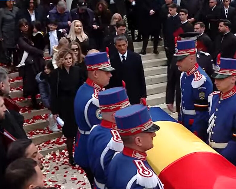 Μιρτσέα Λουτσέσκου: Βουβός πόνος για Ραζβάν Λουτσέσκου, το τελευταίο «αντίο» στον θρυλικό προπονητή της Ρουμανίας